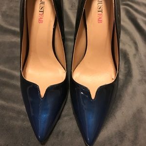 Blue to black ombré pumps